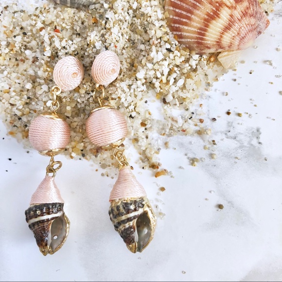 SeaShell Earrings 🐚 - Picture 2 of 7